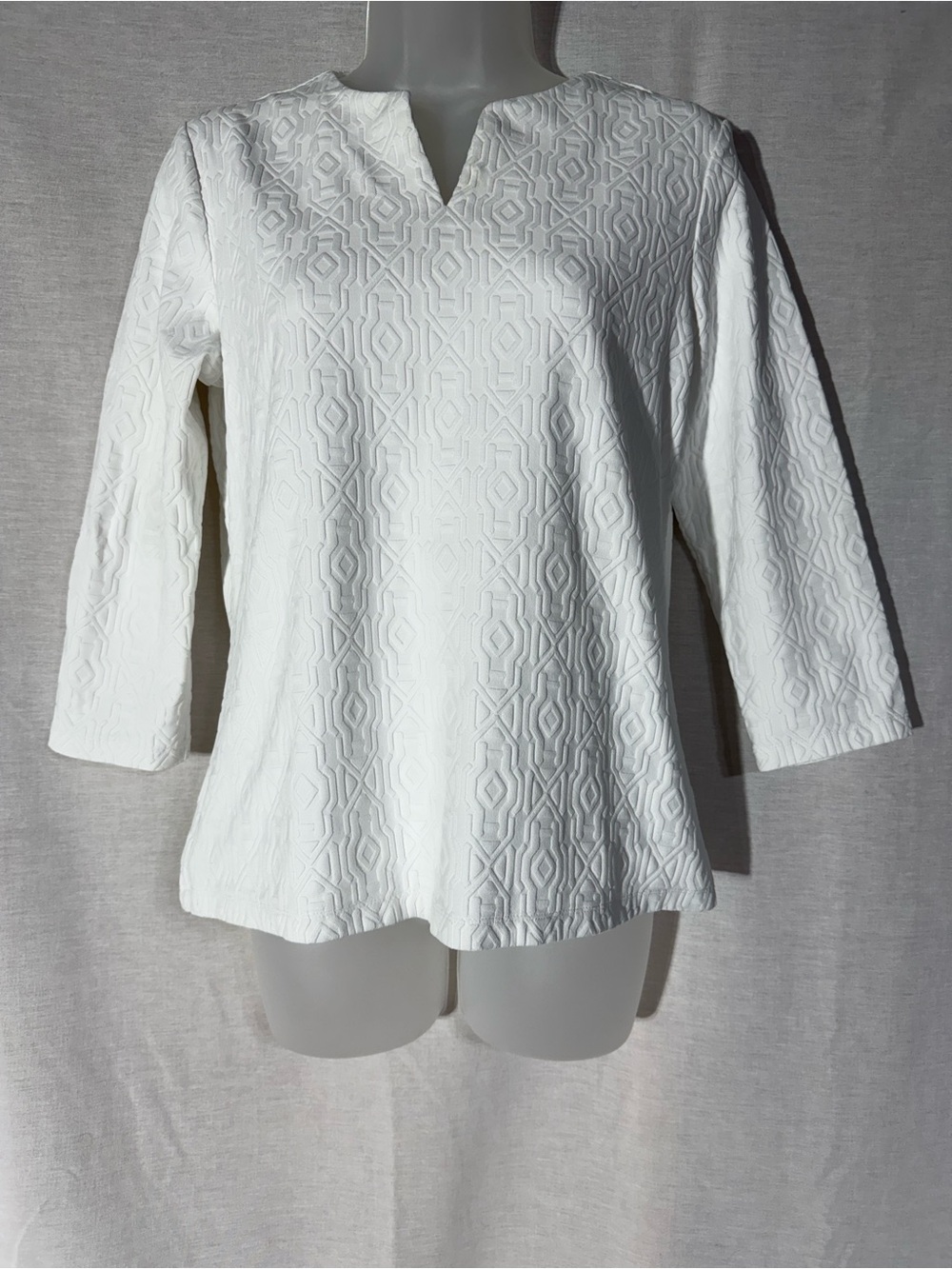 J. McLaughlin White Textured V-Notch 3/4 Sleeve Top Size Medium